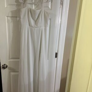 Elegant White Tie-Strap Maxi Dress